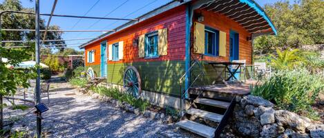 المنشأة من الخارج