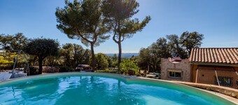 Charme und Komfort in der Natur: Bohème-Flair mit Pool und herrlicher Aussicht