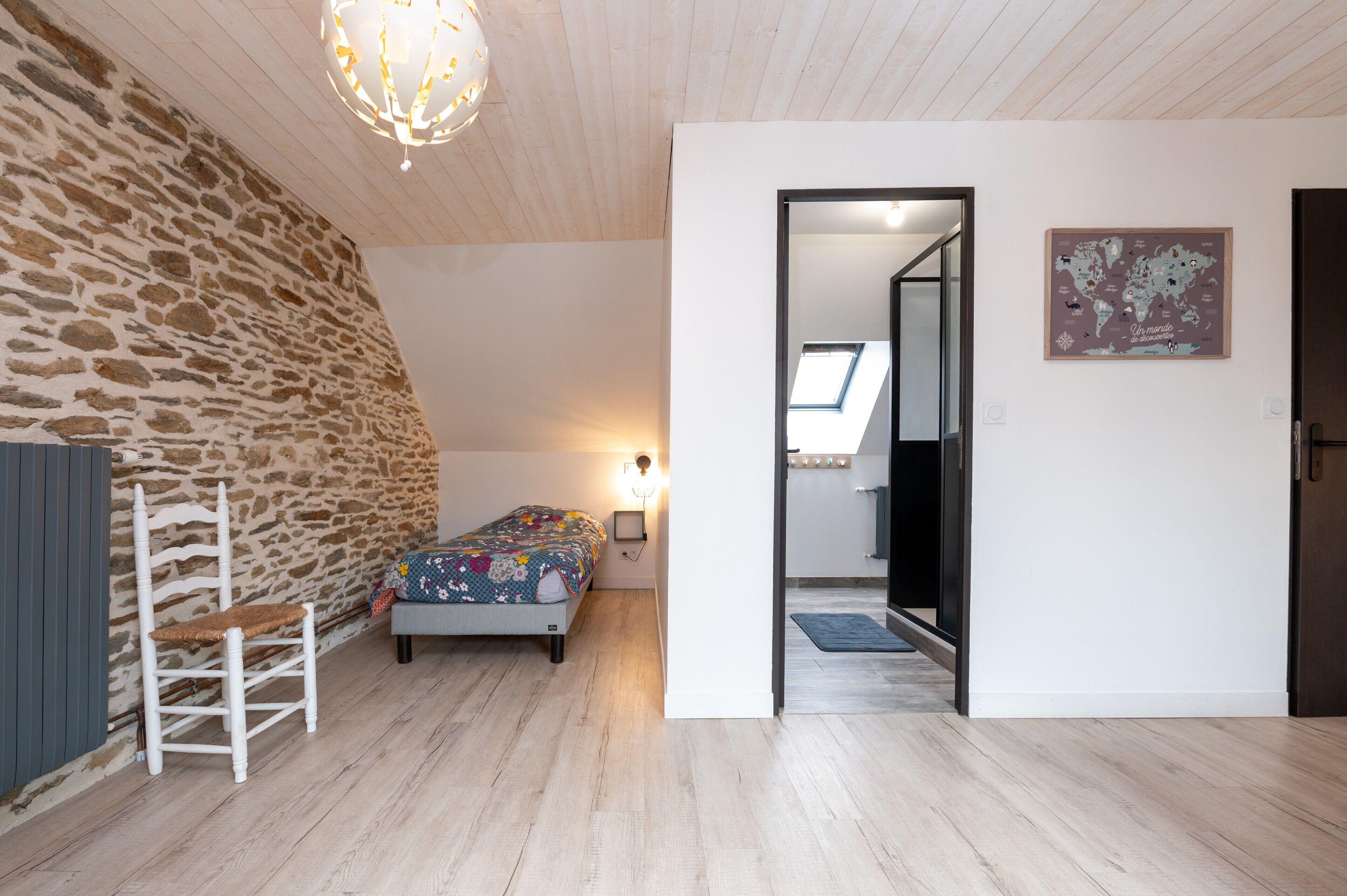 5 chambres, fer et planche à repasser, Wi-Fi, draps fournis