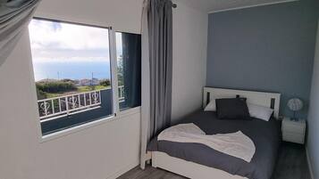 Fer et planche Ă repasser, Wi-Fi, draps fournis