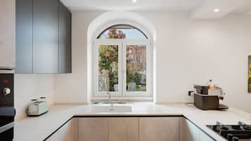 Fridge, microwave, oven, stovetop