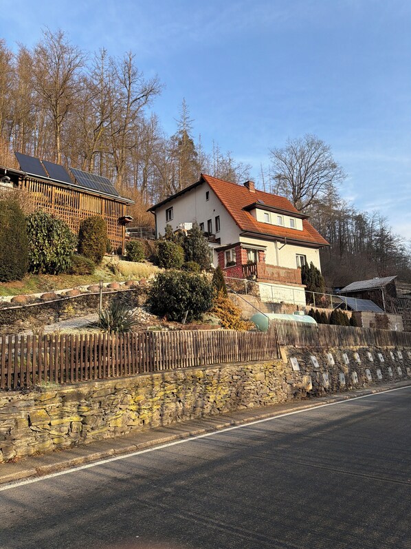 Property grounds - Pfefferberg vacation apartment with suite and junior suite (Ziegenrück)