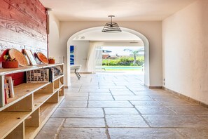 Interior - Villa with swimming pool, sauna, fitness, sea view (Biot)