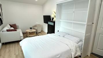 Bügeleisen/Bügelbrett, kostenloses WLAN, Bettwäsche