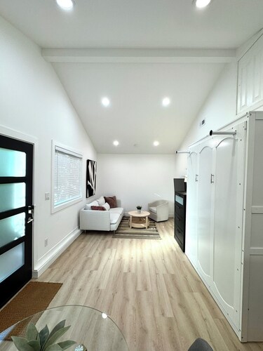 Lynnwood Modern Private Studio