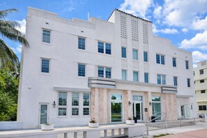 Exterior - Miami Beach Escape Delightful 1 Bedroom  (Miami Beach)