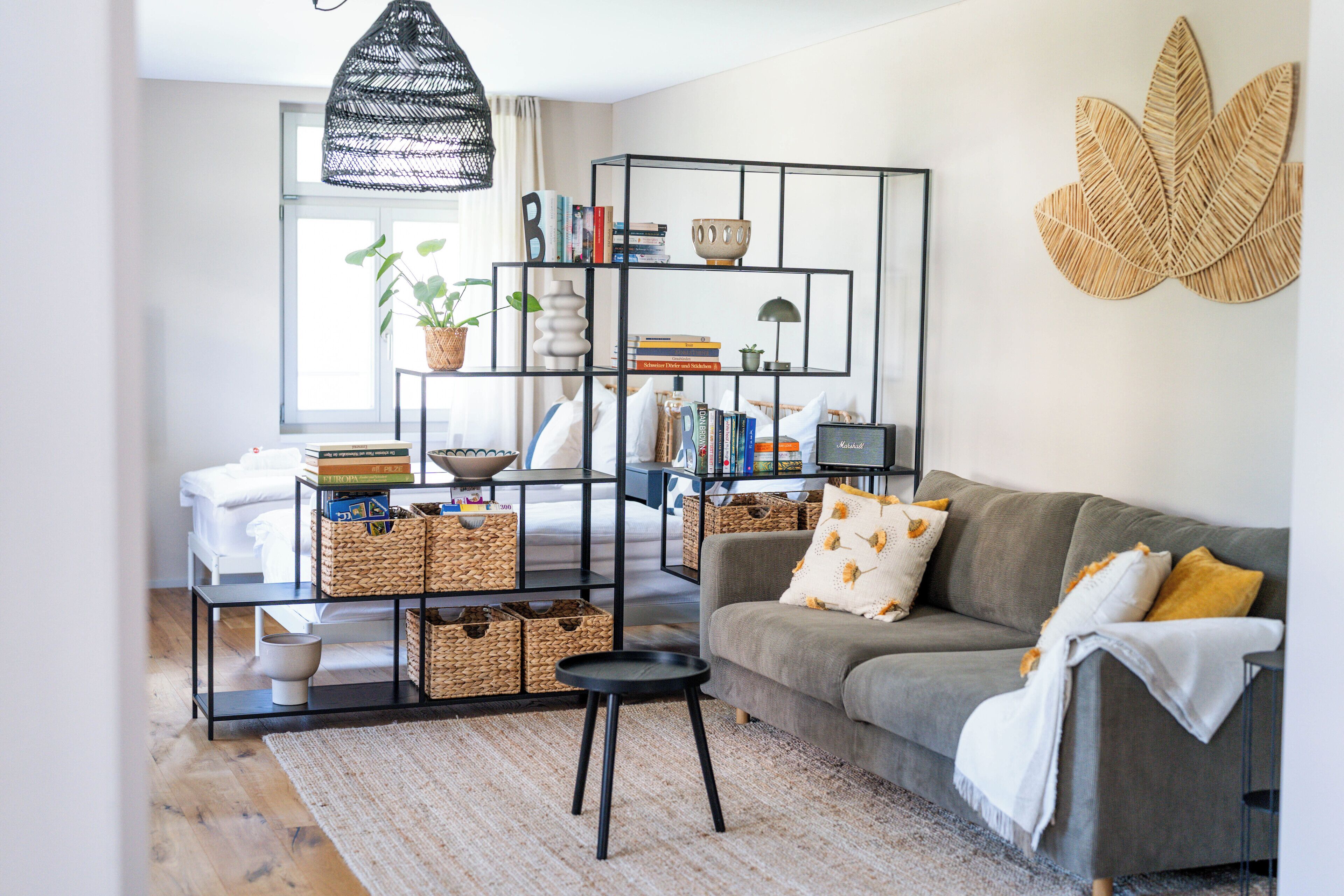 1 habitación, tabla de planchar con plancha y cuna de viaje 