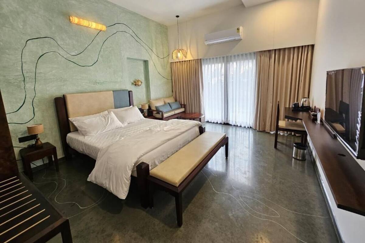 Deluxe Double Room, Balcony, Sea View | Iron/ironing board, free WiFi