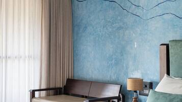 Desk, laptop workspace, iron/ironing board, free WiFi