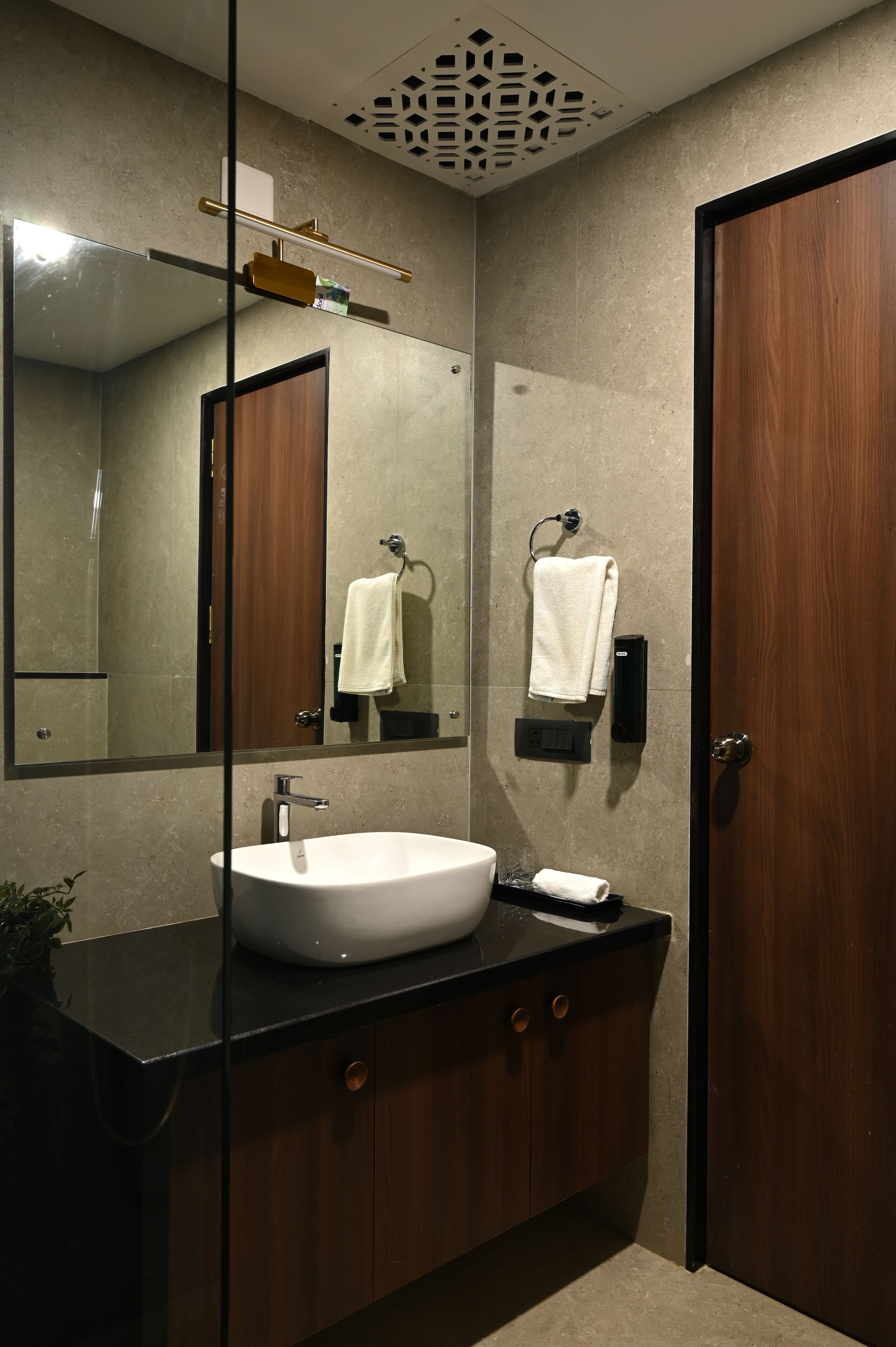 Dusj, toalettartikler (inkludert), håndklær og såpe