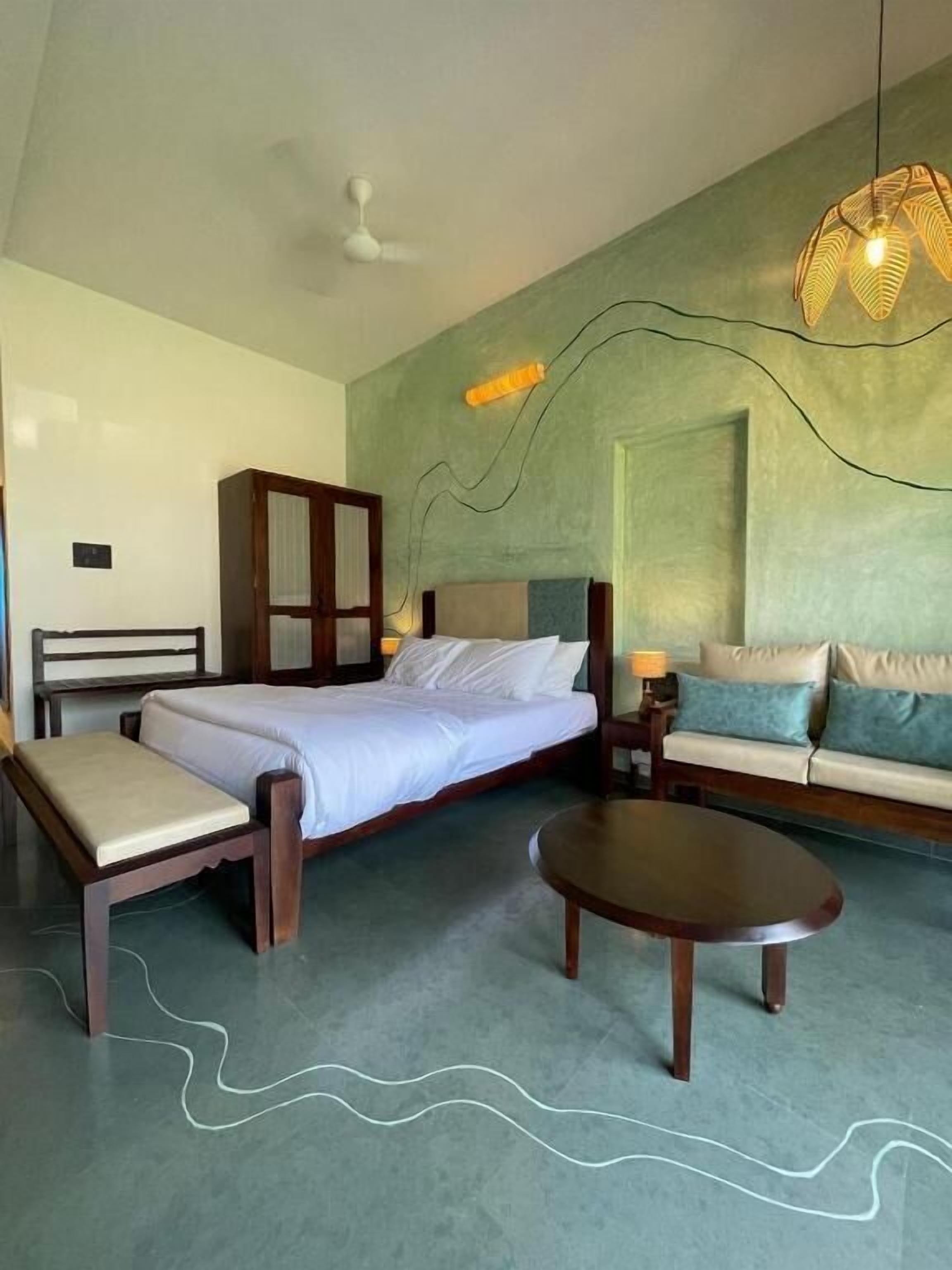 Iron/ironing board, free WiFi