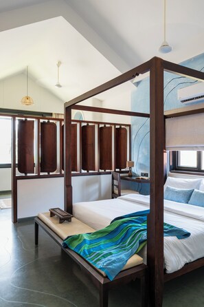 Luxury Suite, Sea View | Iron/ironing board, free WiFi