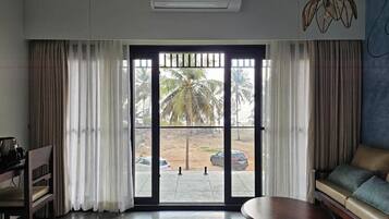 Deluxe-Doppelzimmer, Balkon, Meerblick | Wohnbereich