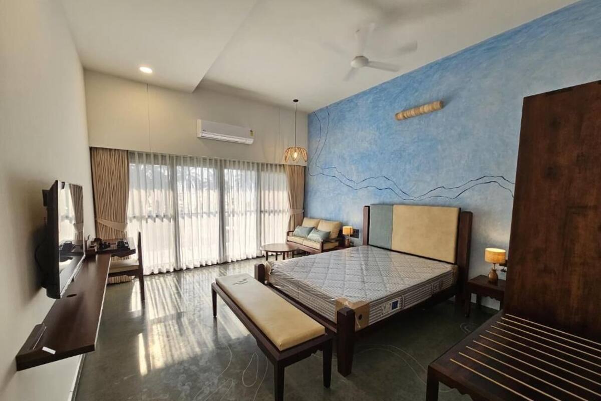 Iron/ironing board, free WiFi