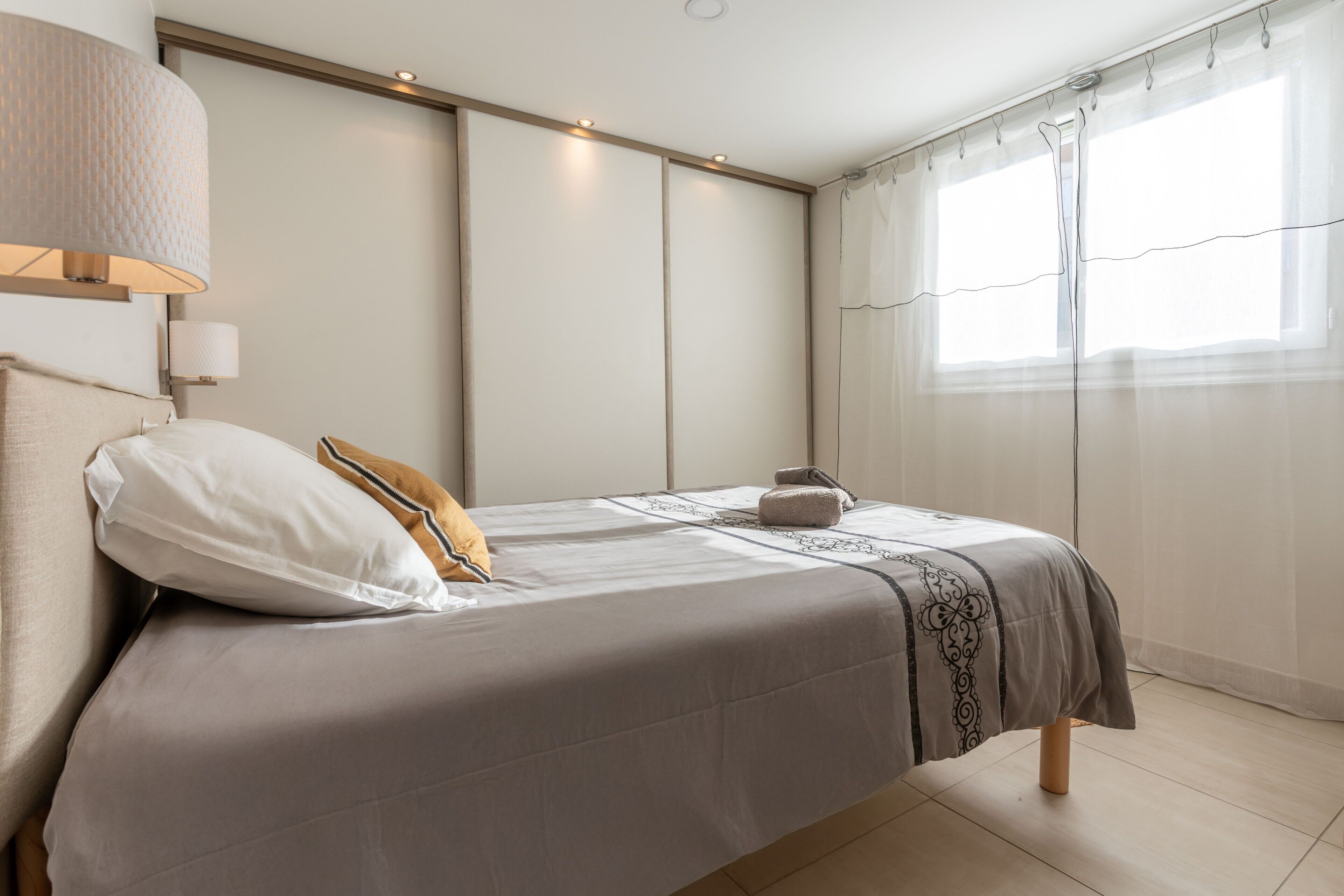 2 slaapkamers, een strijkplank/strijkijzer, wifi, beddengoed