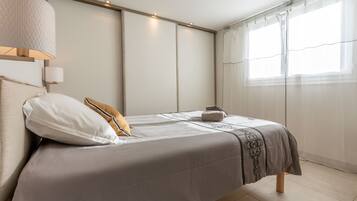 2 slaapkamers, een strijkplank/strijkijzer, wifi, beddengoed