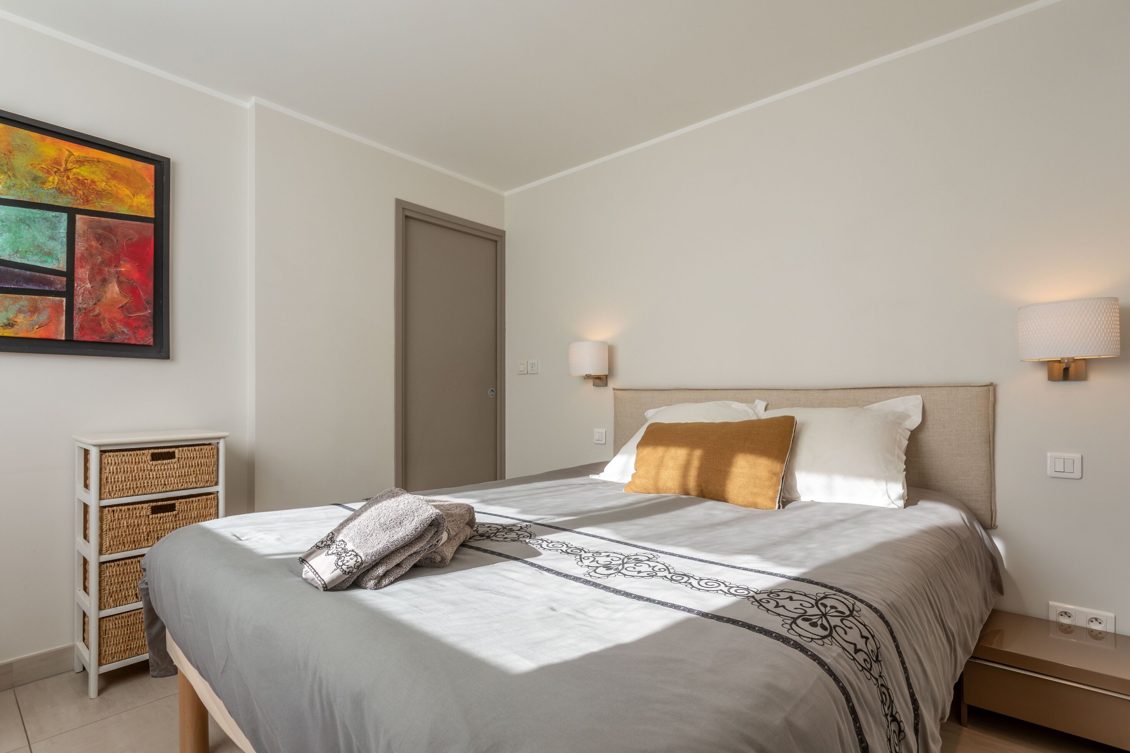 2 dormitorios, tabla de planchar con plancha, wifi y ropa de cama