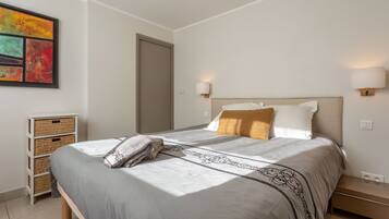 2 dormitorios, tabla de planchar con plancha, wifi y ropa de cama