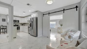 Apartamento família, 3 quartos | Parte interna