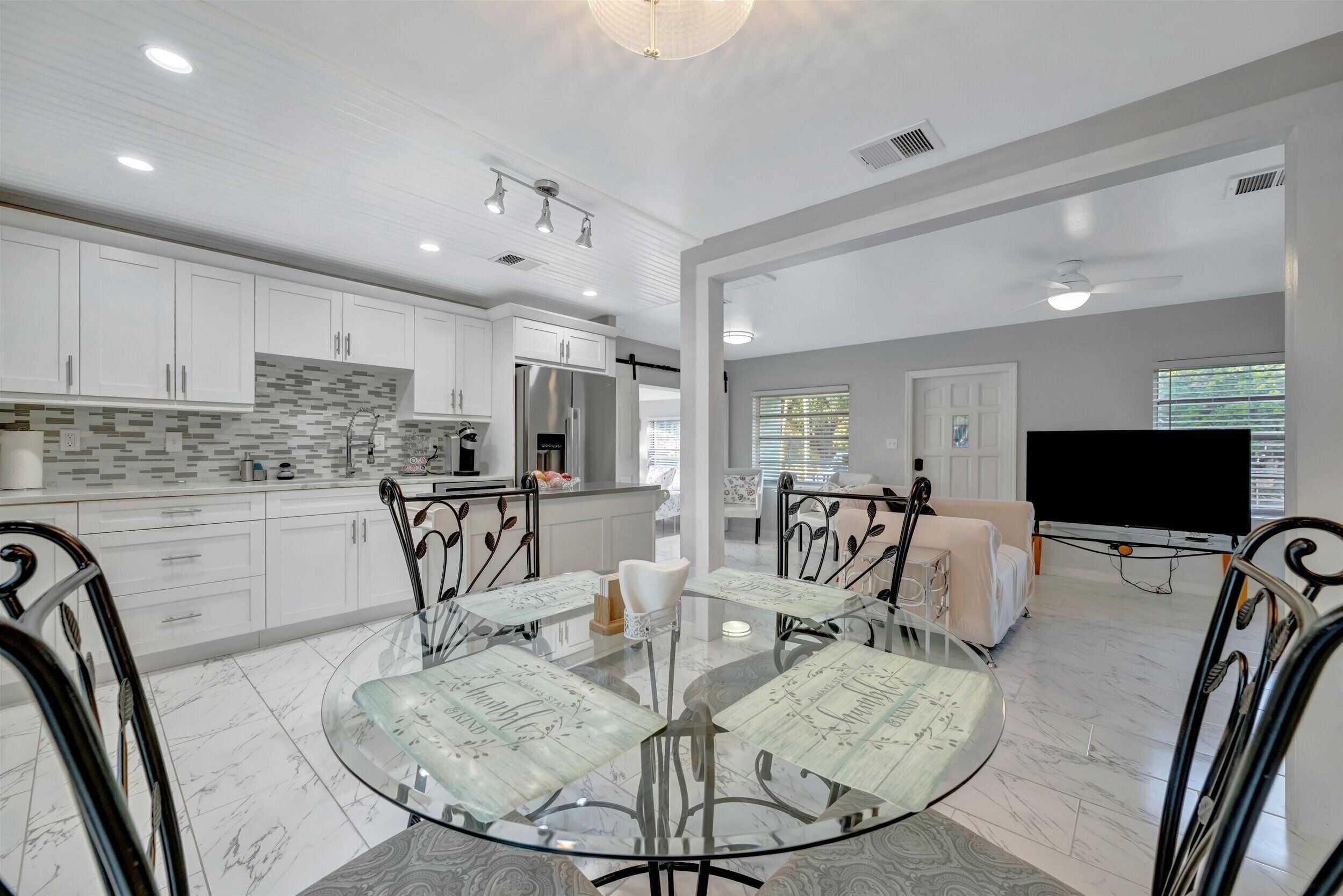 المنشأة من الداخل