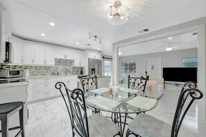 Apartamento familiar, 3 habitaciones | Restauración