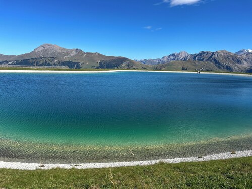 Bijou with a great view - Gorgeous 2-bedroom apartment in welcoming Lenk