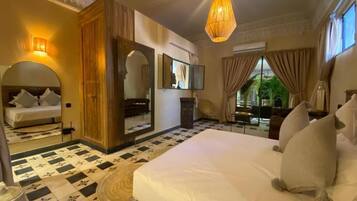 Caja de seguridad en la habitación, cortinas blackout y wifi gratis