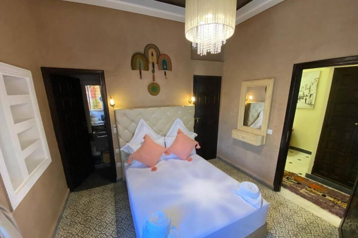 خزنة داخل الغرفة وستائر تعتيم وواي فاي مجانًا