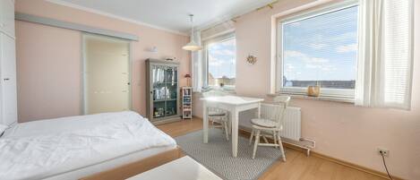 1 chambre, fer et planche à repasser, Wi-Fi, literie fournie