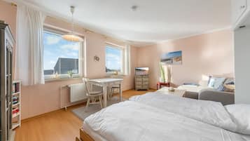 1 bedroom, iron/ironing board, WiFi, bed sheets