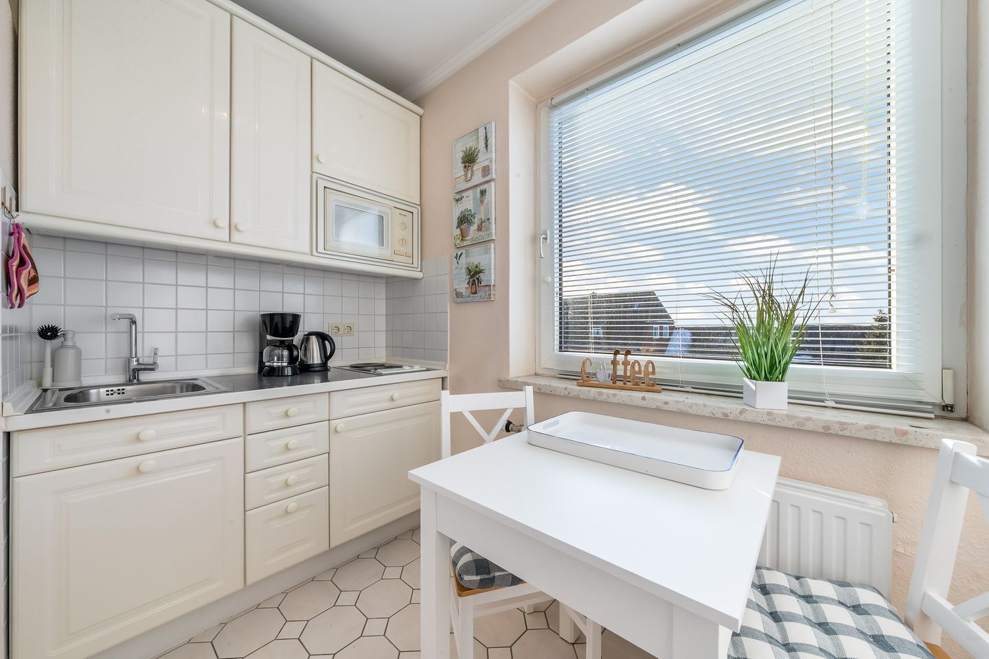 Fridge, stovetop, coffee/tea maker, electric kettle