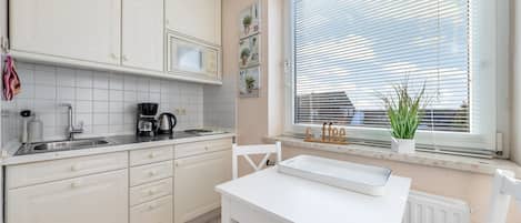 Fridge, stovetop, coffee/tea maker, electric kettle