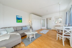TV - Cozy 1-room apartment in Hörnum - close to the beach & budget-friendly - (Hörnum (Sylt))