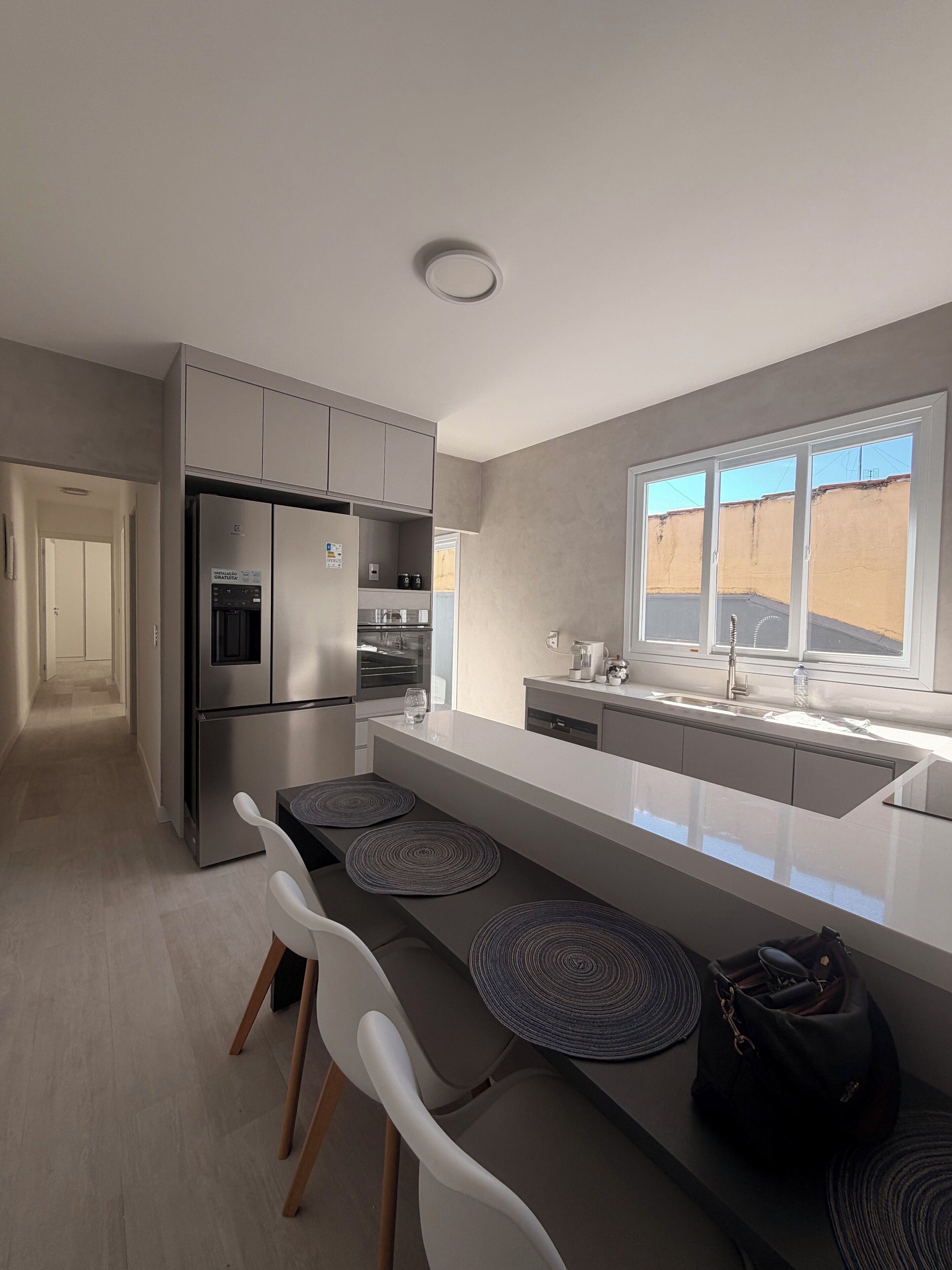 Geladeira, fogão, cooktop, lava-louças