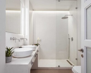 Shower, hair dryer, towels - Acropolis Prime Residence, Apartment (Athens)
