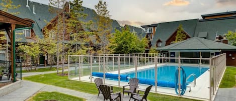 Piscina all'aperto, una piscina riscaldata