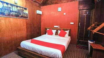 In-room safe, soundproofing, iron/ironing board, free WiFi