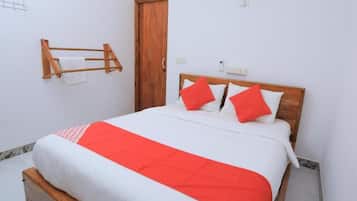 Deluxe Double Room, Patio, Garden View | In-room safe, soundproofing, iron/ironing board, free WiFi