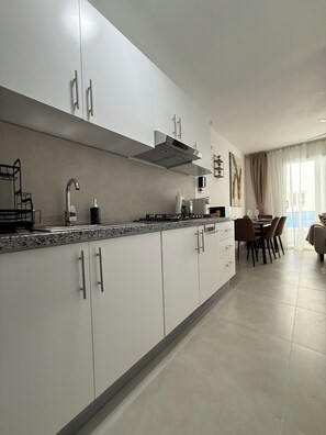 Private kitchen - Caribbean Rose 202A Cozy Bayahibe Apartment (Bayahíbe)
