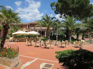 Outdoor dining - Neu Valmar Ginepri Star Meerblick by Interhome (Costa Rei)