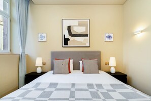 1 bedroom, iron/ironing board, travel cot, WiFi - Riverside Flat Steps from Lisbon’s Attractions (Lisbon)