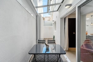 Outdoor dining - Coastal Elegance in Central Cascais (Cascais)