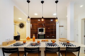 Dining - Coastal Elegance in Central Cascais (Cascais)