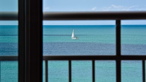 A view of the ocean through a window with a sailboat in the distance. - Au Fil de l'Eau - Breathtaking sea views (Saint-Gilles-Croix-de-Vie)