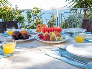 Outdoor dining - Villa Sotiris mit Pool und herrlichem Meerblick by Interhome (Kalami)