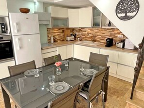 Fridge, microwave, oven, dishwasher - Maison 5 Pers - Vue Mer - Climatisation by Interhome (Cogolin)