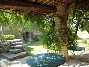 Outdoor dining - FERIENHAUS, FERIENHAUS "MAISON DE LAVANDE" (LAVENDELHAUS) by Interhome (Puyméras)