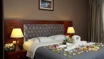 Quarto casal luxo, para não fumantes | Cofres nos quartos, quartos à prova de som