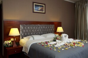 Deluxe-Doppelzimmer, Nichtraucher | Zimmersafe, schallisolierte Zimmer, Bügeleisen/Bügelbrett