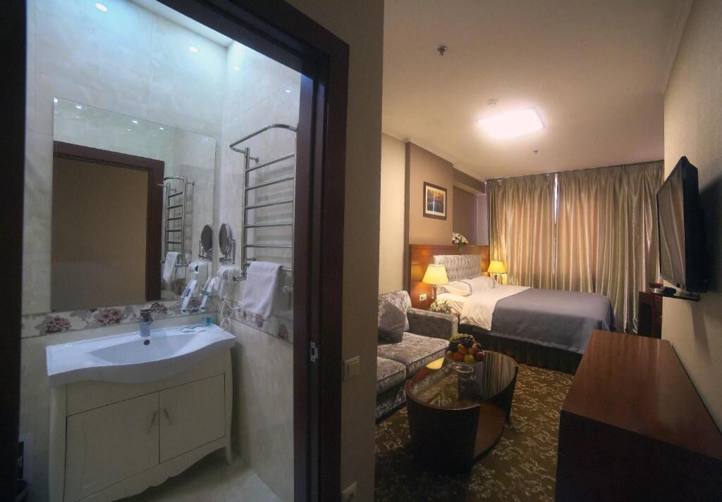 Deluxe Double Room, Non Smoking | Bathroom | Shower, slippers, towels, soap